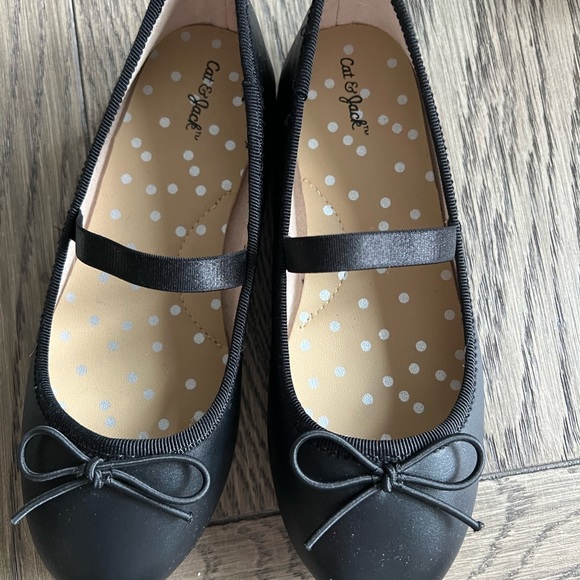 Cat and Jack black flats for girls size 12 (years 5-6) - Picture 4 of 6
